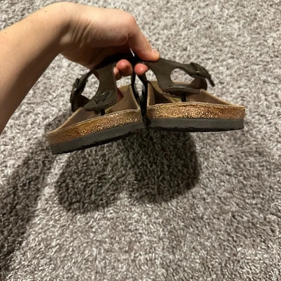 Birkenstock Gizeh Oiled Leather Olive color Sandals , size 36 EU , 5-5.5 US - Picture 7 of 12